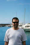 Tim_in_Tenerife_by_a_yacht.jpg (202461 bytes)